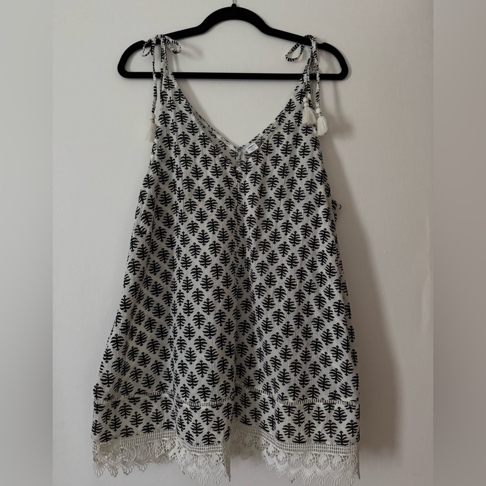Old Navy Black and White Patterned Top